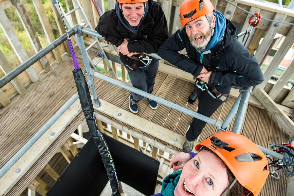 Killary Adventure Centre Hotel Лийнан Екстериор снимка