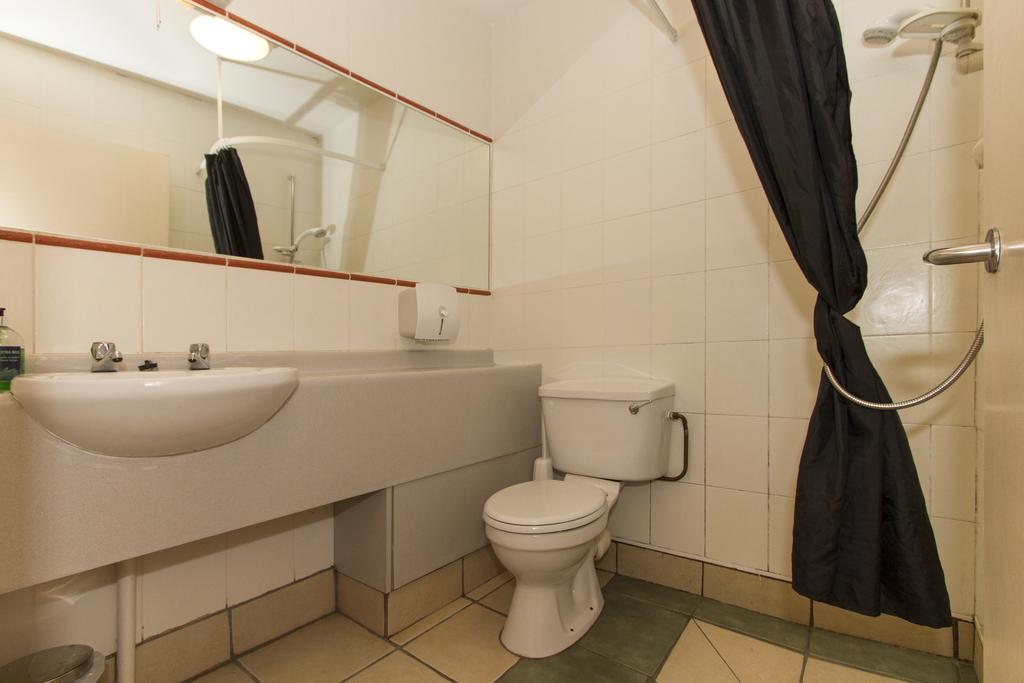 Killary Adventure Centre Hotel Лийнан Стая снимка