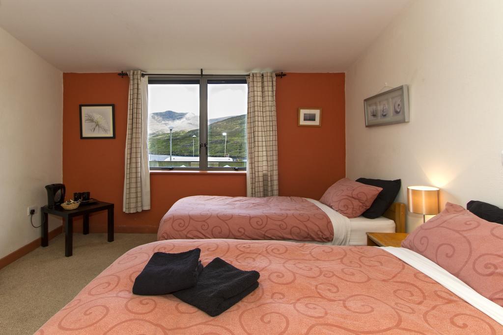 Killary Adventure Centre Hotel Лийнан Екстериор снимка